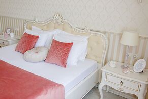 Royal Suite near Lake