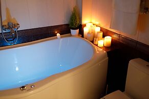 Royal Suite near Lake