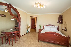 Royal Suite near Lake
