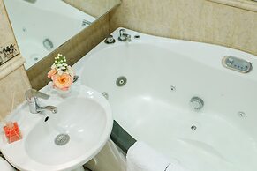 Royal Suite near Lake