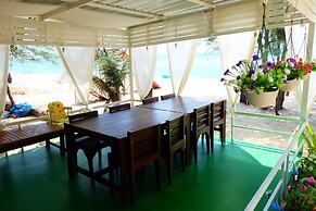 Tharadol Beach Resort