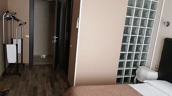 Candia Rooms