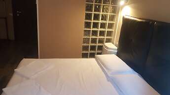 Candia Rooms