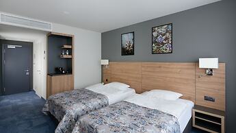 Favor Park Hotel