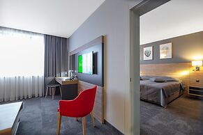 Favor Park Hotel