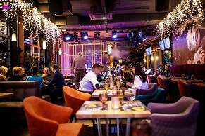 Favor Park Hotel