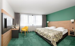 Favor Park Hotel