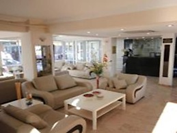 Ucem Hotel