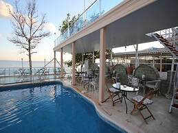 Ucem Hotel