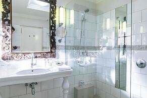 Heinitzburg Boutique Hotel