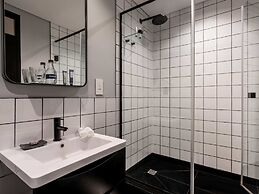 The Onyx Apartment Hotel by NEWMARK