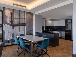 The Onyx Apartment Hotel by NEWMARK