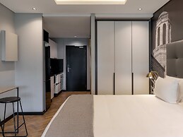 The Onyx Apartment Hotel by NEWMARK