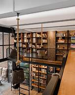 Hobnob Hostel - Adults Only