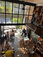 Hobnob Hostel - Adults Only