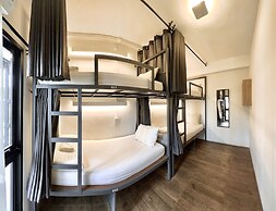 Hobnob Hostel - Adults Only