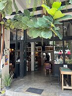 Hobnob Hostel - Adults Only