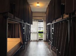 Hobnob Hostel - Adults Only