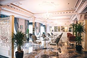Emerald Suite Hotel