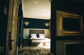 Emerald Suite Hotel