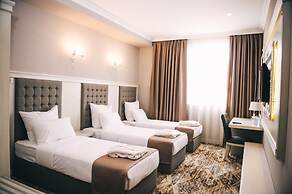 Emerald Suite Hotel