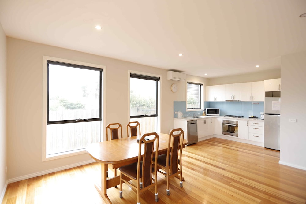 Apollo Bay Seal Apartments