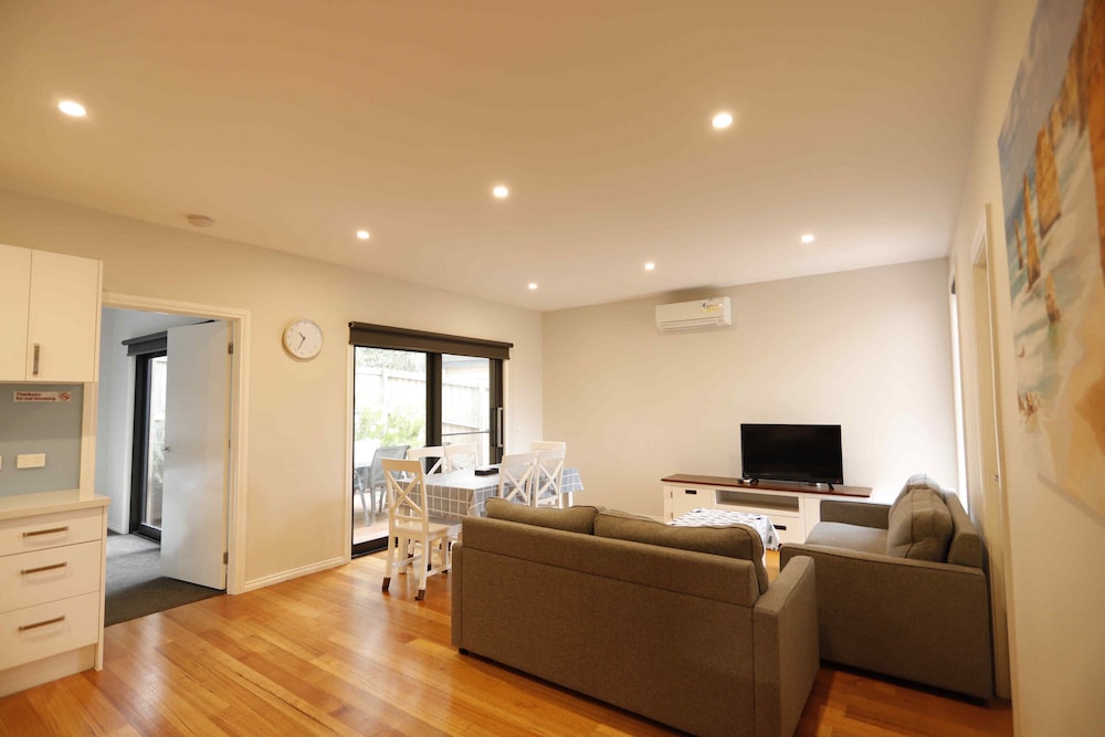 Apollo Bay Seal Apartments