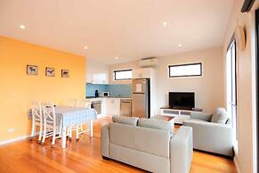 Apollo Bay Seal Apartments