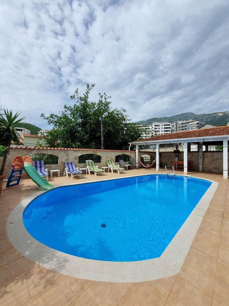 Mila & Aleksandr Apartments