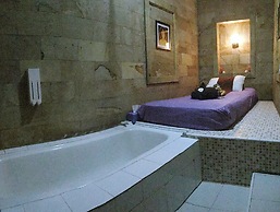 Grand Sari Hotel