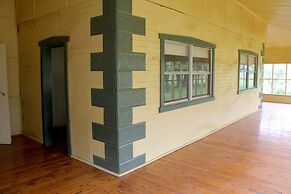 Gundabooka Cottages