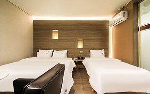 2Night Hotel