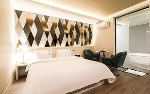2Night Hotel