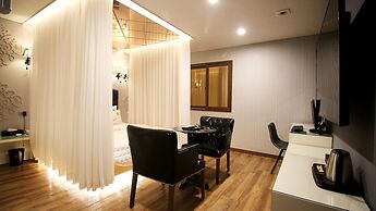 2Night Hotel