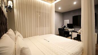 2Night Hotel