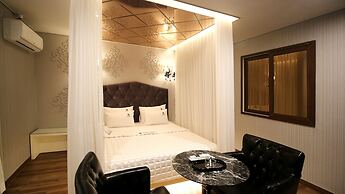 2Night Hotel