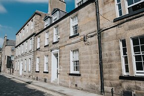 Reizand Apartments, Young St