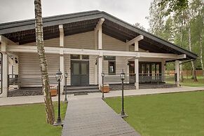 Jungle Hotel