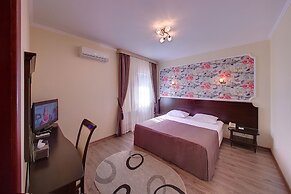 Jungle Hotel