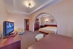 Jungle Hotel