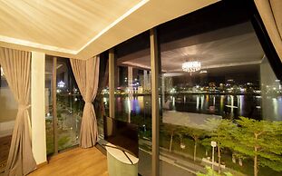 Lake View Hotel
