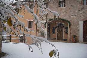 Antica Corte Leguzzano B&B