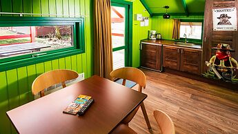 LEGOLAND Wilderness Barrels & Cabins