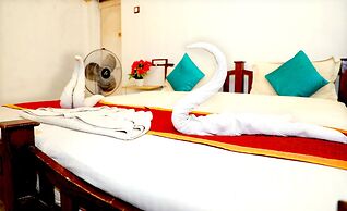 Sheesh Mahal Desert Camp