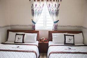 Trieu Hoang Hotel
