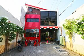 Kamariska Hostel