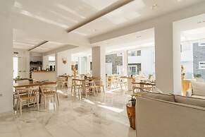 Cyano Hotel