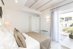 Cyano Hotel