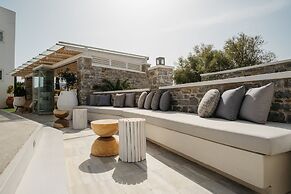 Cyano Hotel