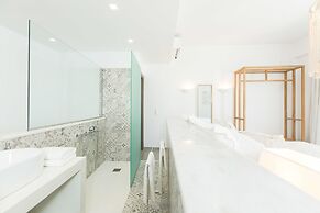 Cyano Hotel